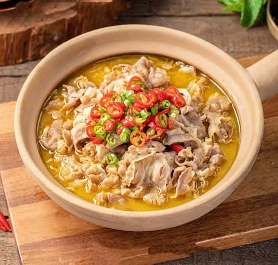 Beef rolls in golden pickled cabbage soup pot 金汤酸菜肥牛砂锅